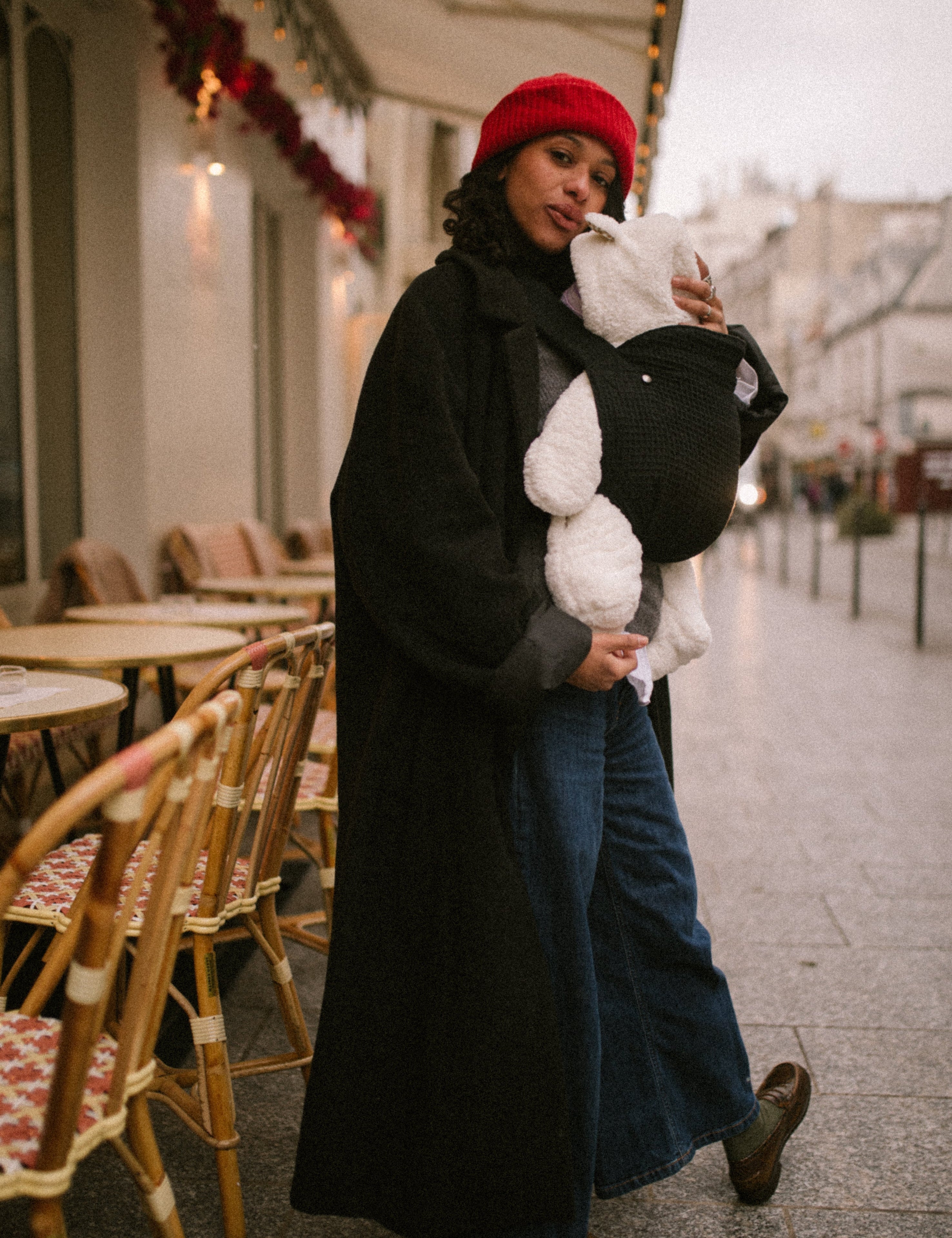 Habiller bébé dans son moyen de portage physiologique