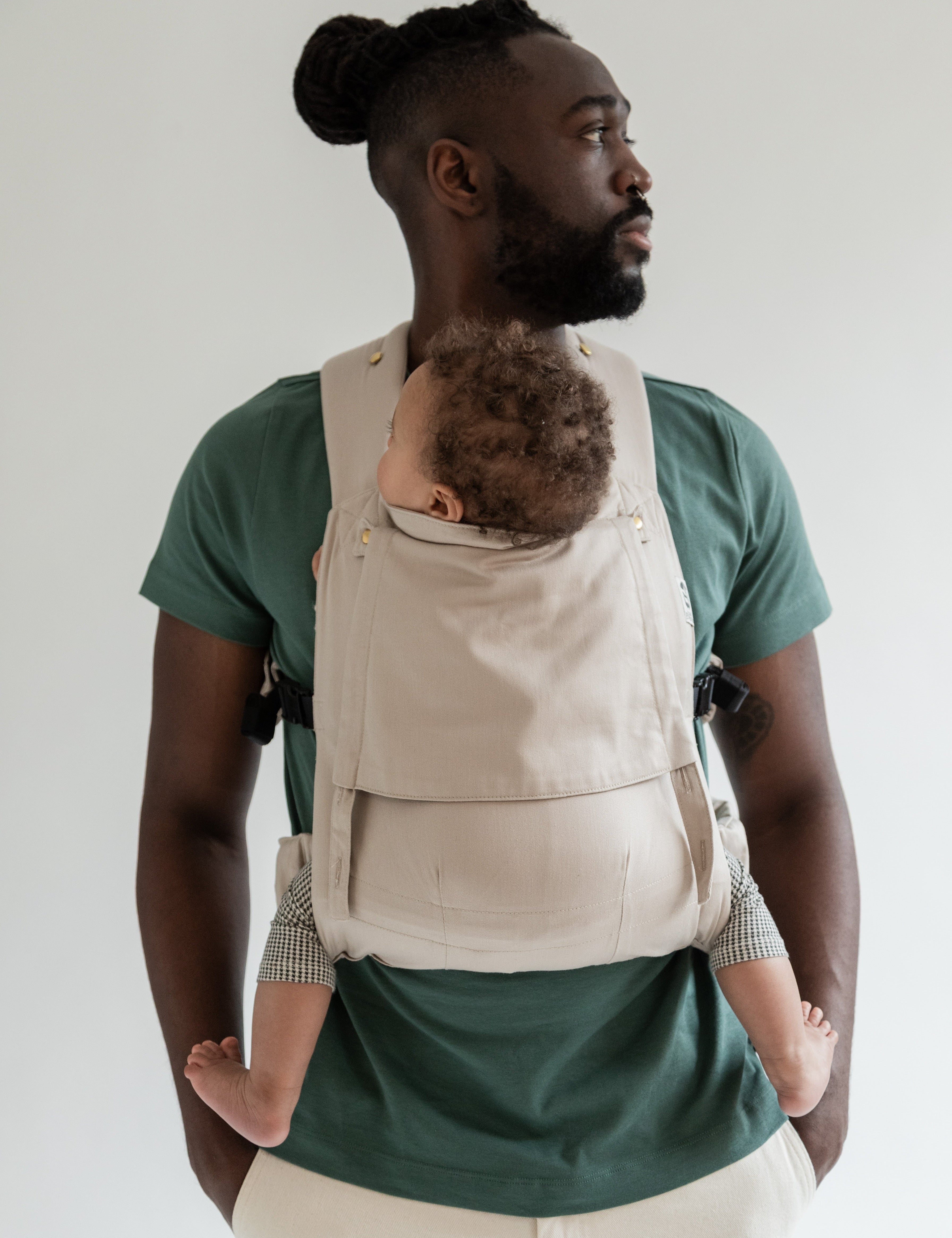 Choisir son porte-bébé : 4 critères essentiels à respecter