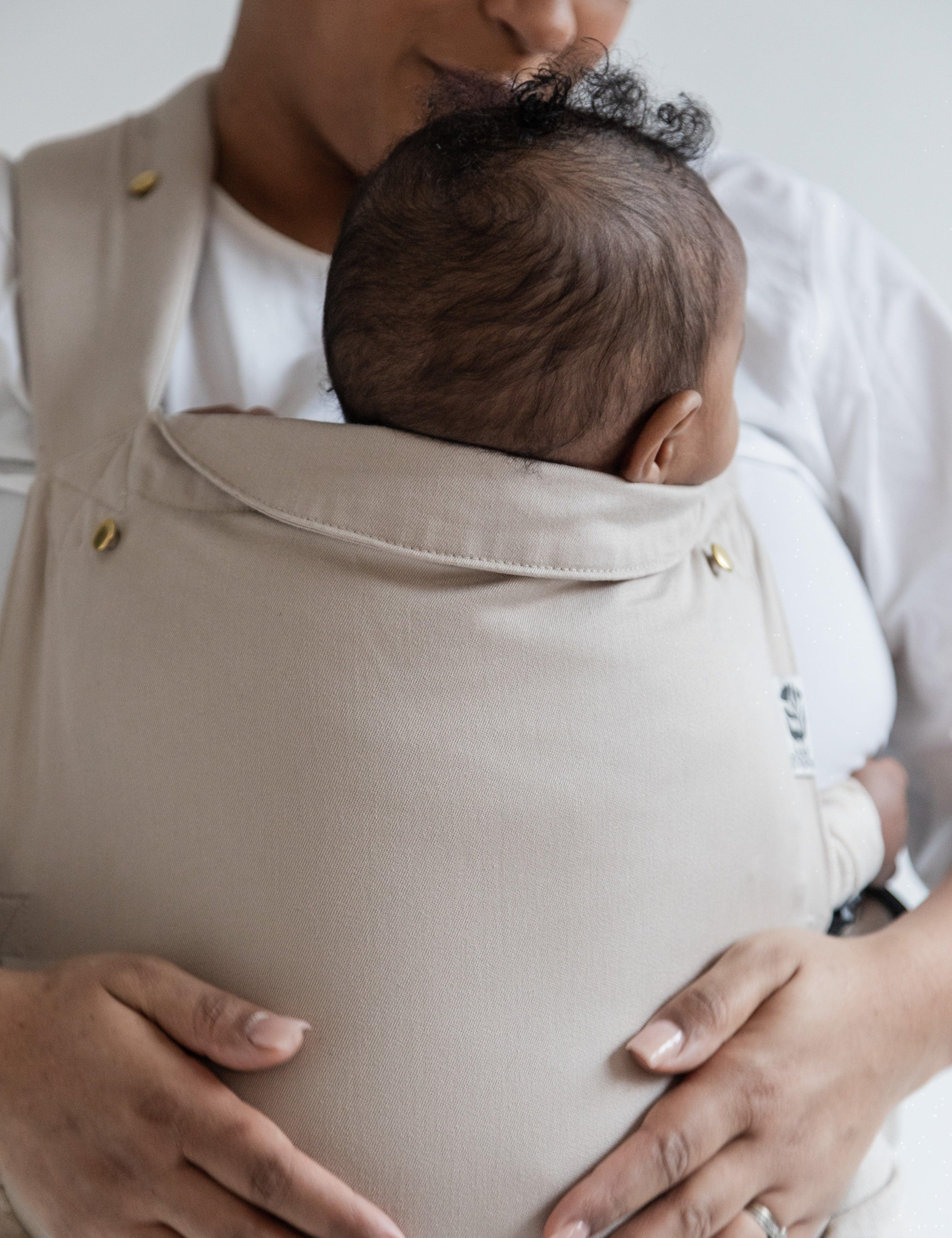 Porte-bébé physiologique adapté aux bébés aux besoins intenses