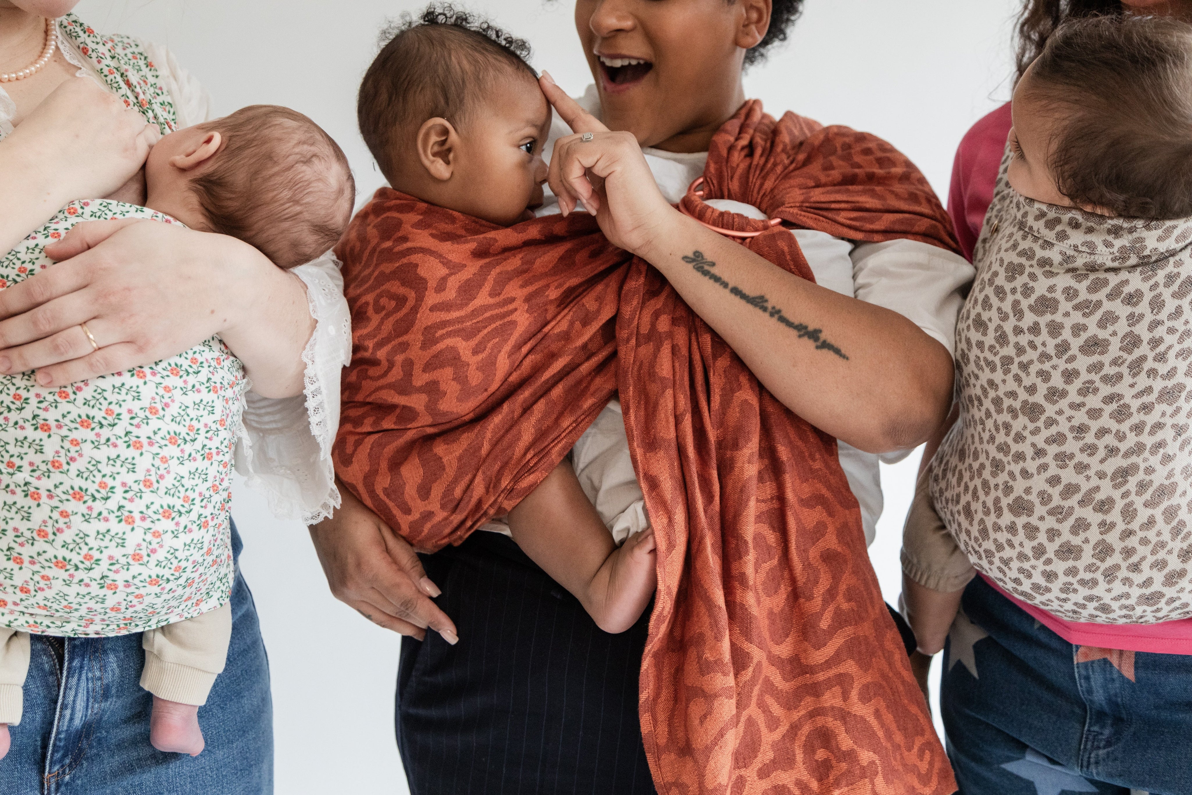 Nos trois moyens de portage physiologiques : le wrap, le sling et l'Exquis