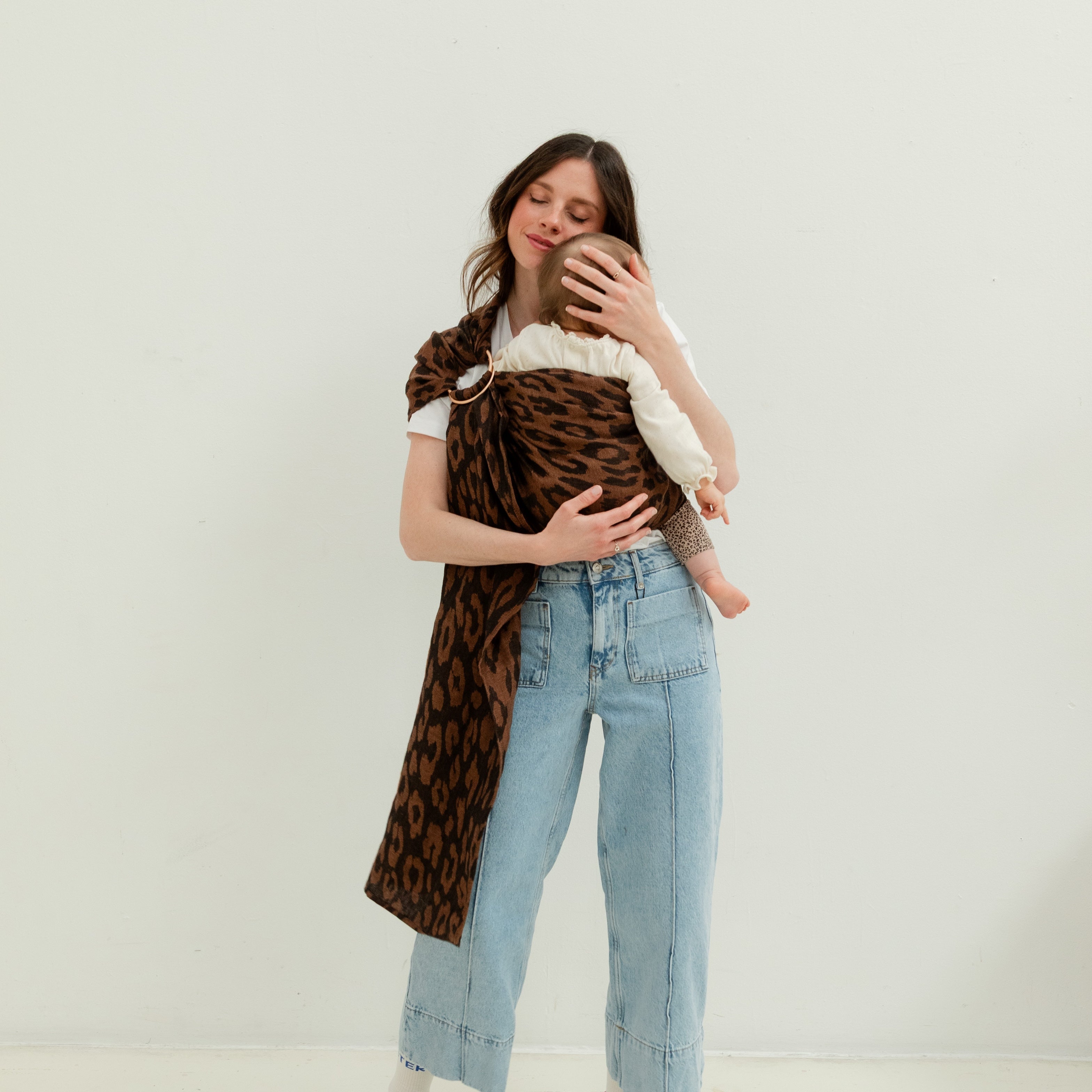 Sling bébé : nos écharpes de portage sans noeud - Bud & Blossom Slings