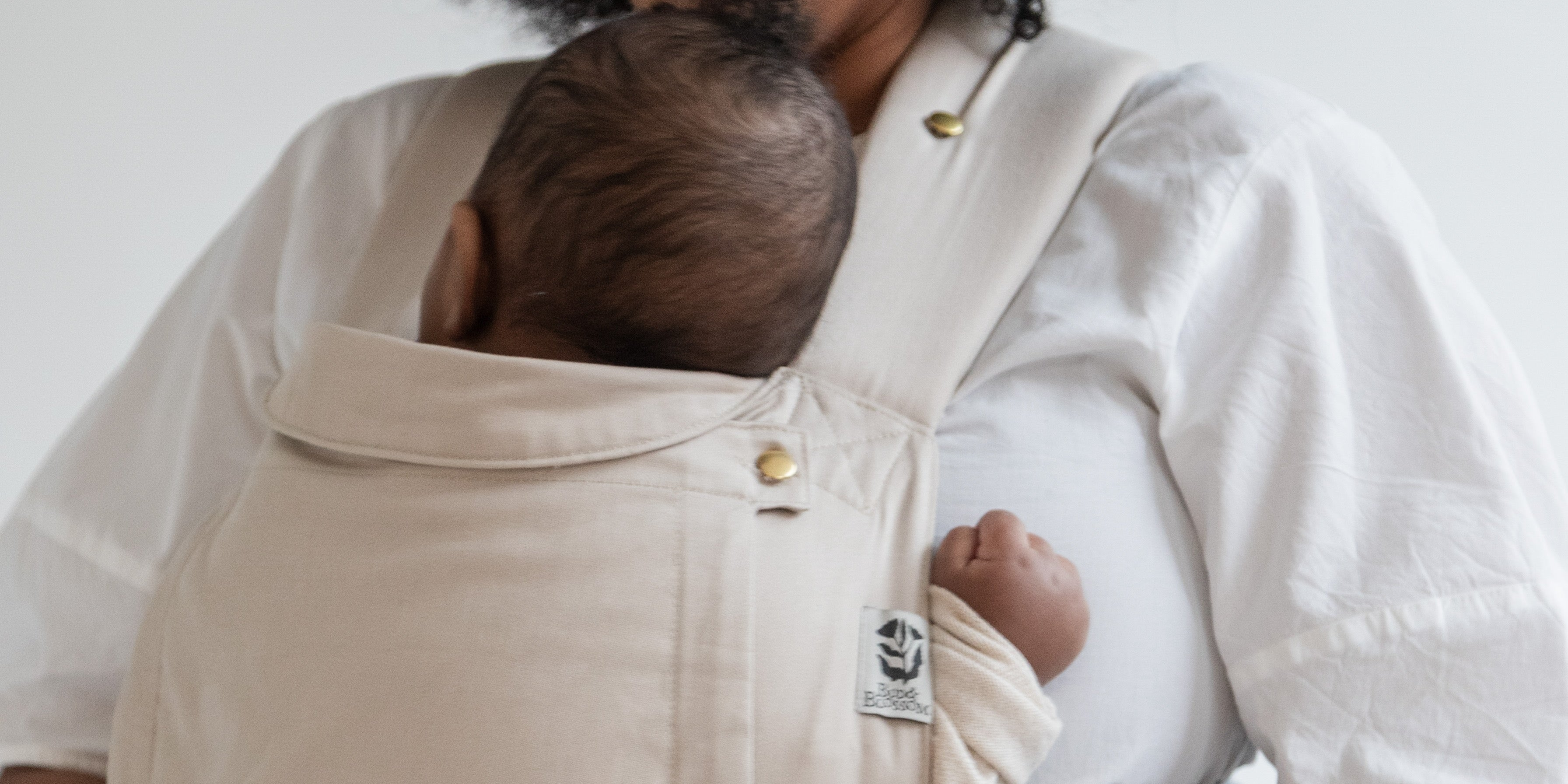 Exquis, le porte-bébé hybride